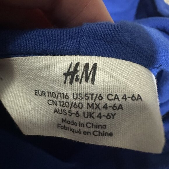 H&M Among Us Sweatshirt Boys Size 5/6 Blue Hooded There Is An Imposter Among Us - Picture 5 of 7